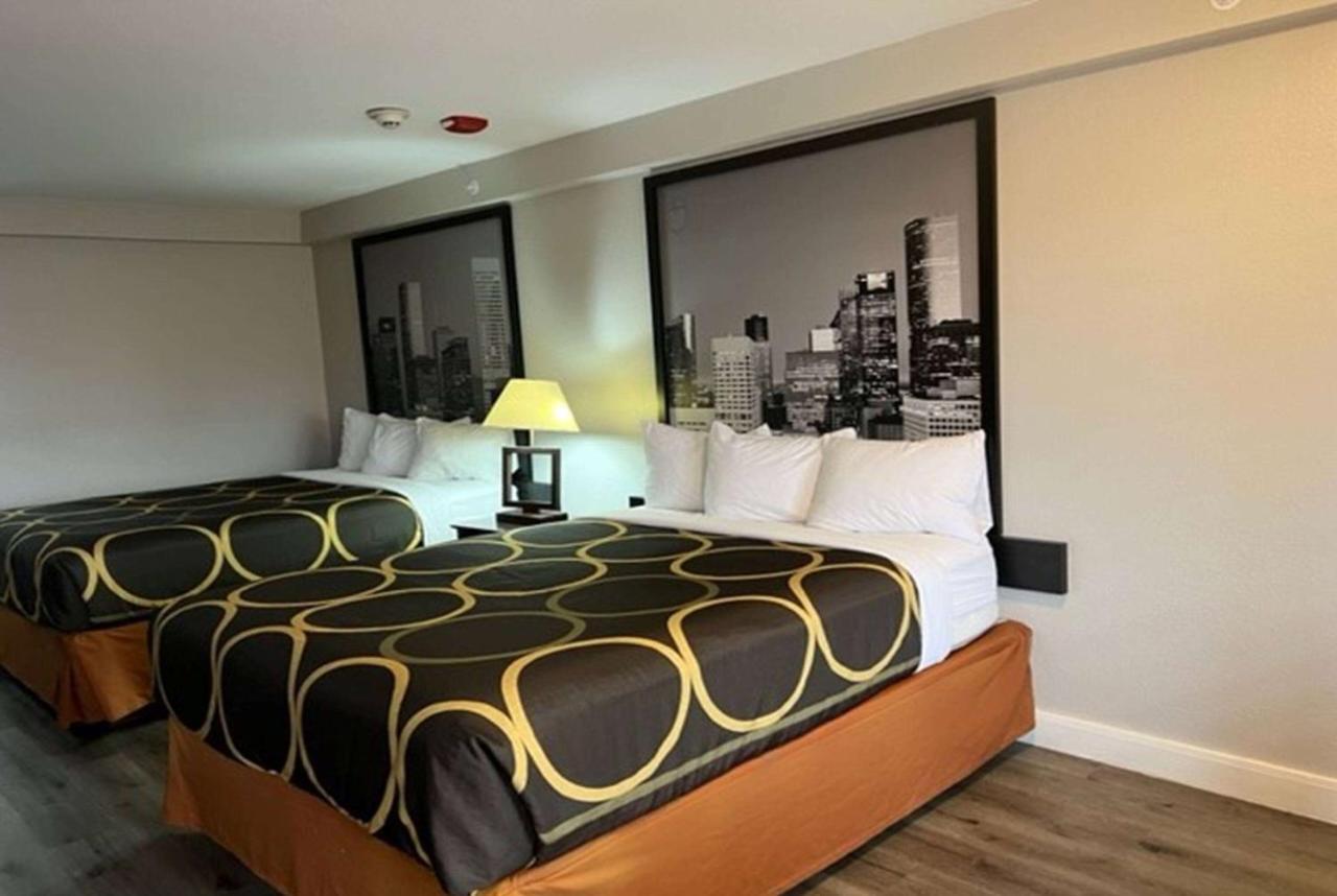 Hotel Super 8 By Wyndham Mont Belvieu - Baytown East Exteriér fotografie