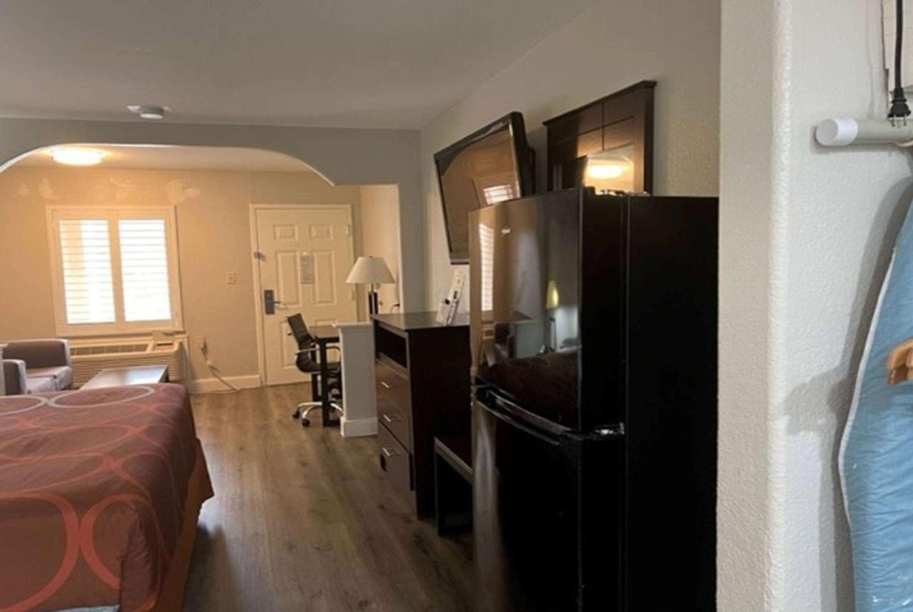 Hotel Super 8 By Wyndham Mont Belvieu - Baytown East Exteriér fotografie