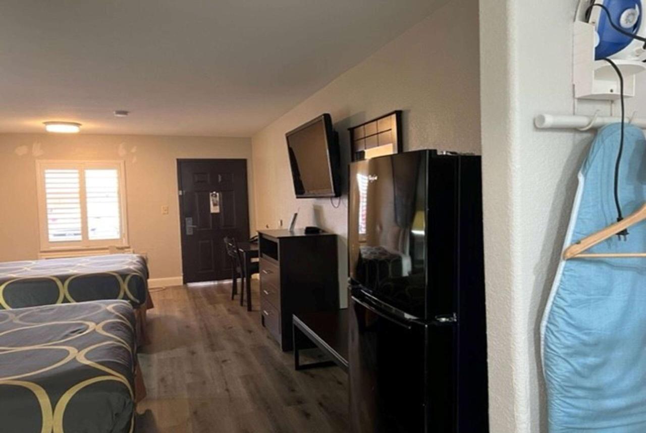 Hotel Super 8 By Wyndham Mont Belvieu - Baytown East Exteriér fotografie