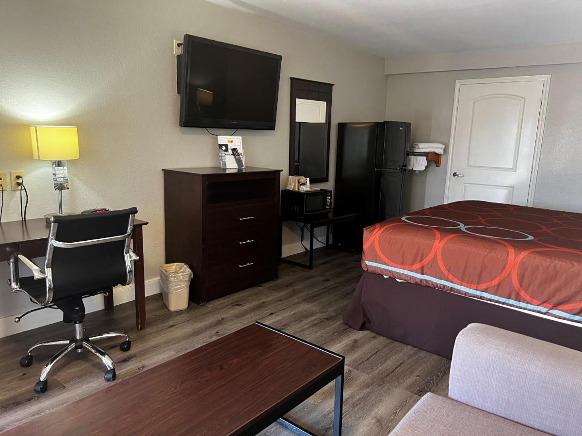 Hotel Super 8 By Wyndham Mont Belvieu - Baytown East Exteriér fotografie