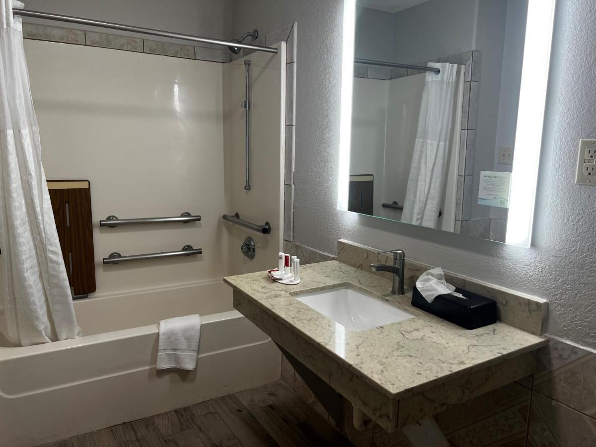 Hotel Super 8 By Wyndham Mont Belvieu - Baytown East Exteriér fotografie