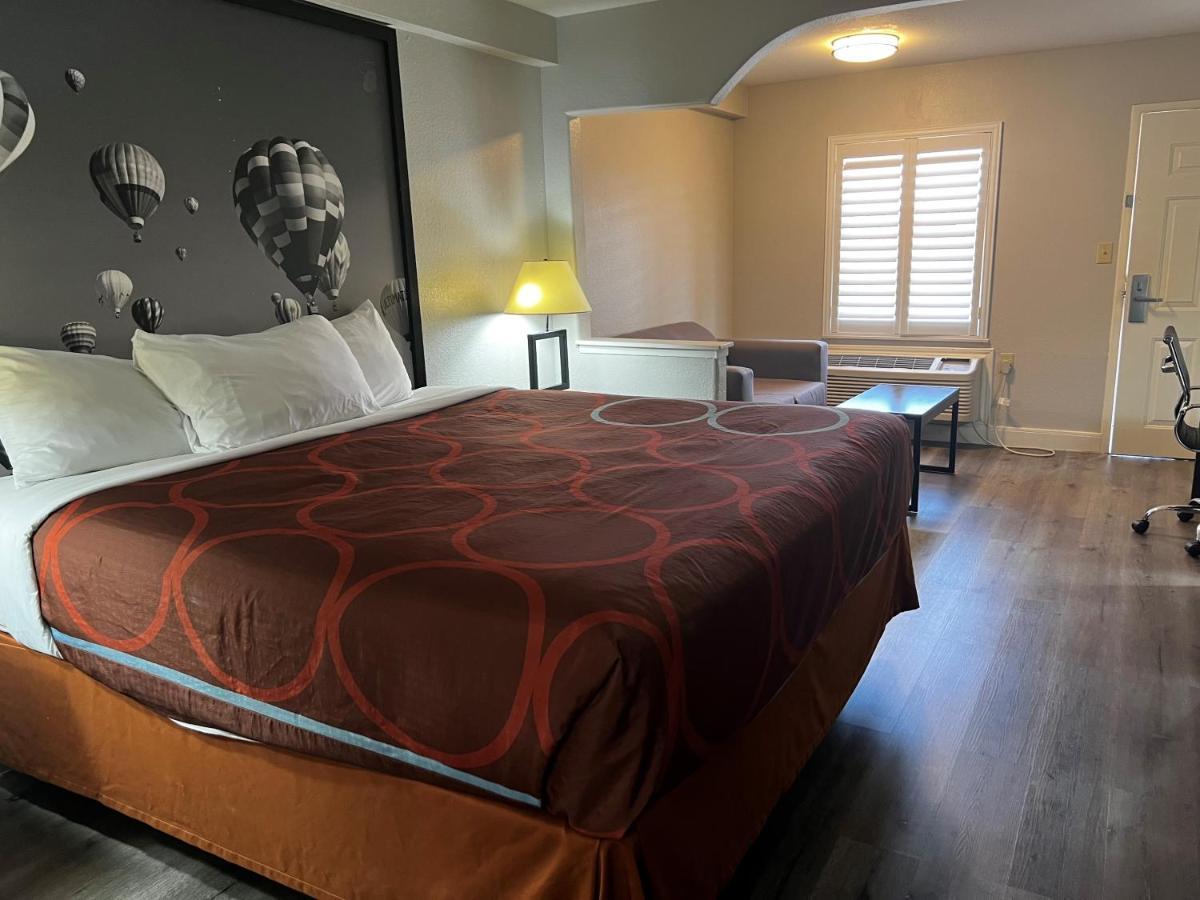 Hotel Super 8 By Wyndham Mont Belvieu - Baytown East Exteriér fotografie
