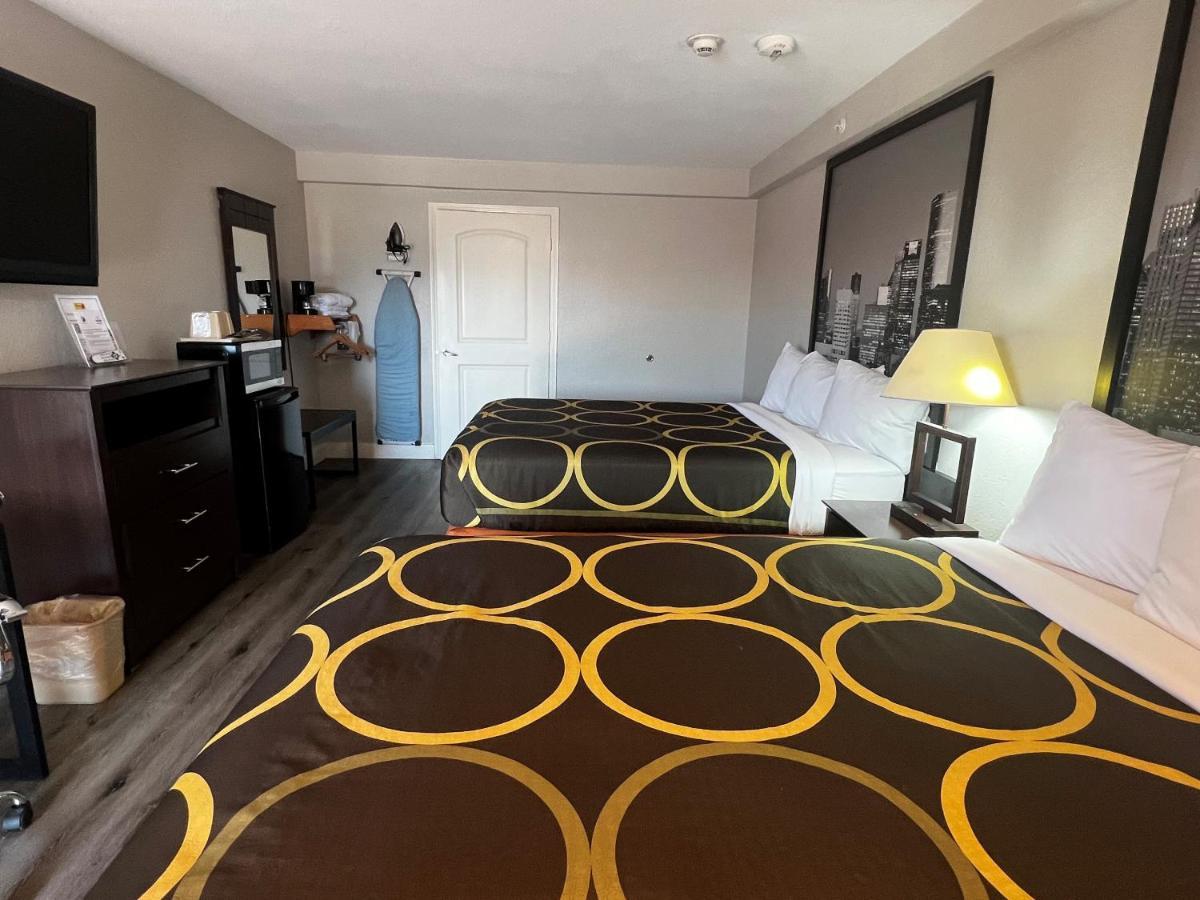 Hotel Super 8 By Wyndham Mont Belvieu - Baytown East Exteriér fotografie