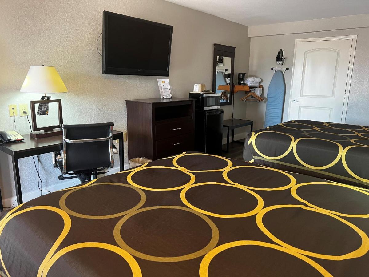 Hotel Super 8 By Wyndham Mont Belvieu - Baytown East Exteriér fotografie